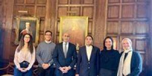 عبد اللطيف يلتقي طلاب جامعة كامبريدج ويشيد بنماذج مشرفة للخارج - هرم مصر