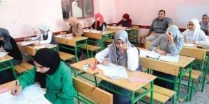 تباين آراء طلاب الشهادة الإعدادية بالقليوبية حول أداء امتحان الإنجليزي - هرم مصر