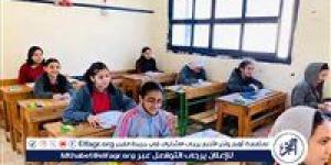 طلاب  الشهادة الإعدادية بالمنيا  يؤدون امتحان مادتى  الدراسات الاجتماعيه والتربية الفنية - هرم مصر