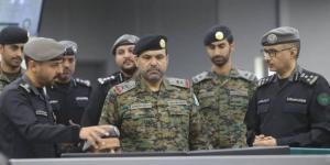 وكيل الداخلية لشؤون الأفواج الأمنية يزور مركز (911) بمكة - هرم مصر