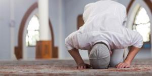هل قراءة سورة بعد الفاتحة في الركعة الرابعة يوجب إعادة الصلاة؟ #دين وحياة #دار الإفتاء - هرم مصر