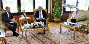 وزير الطيران المدني يلتقي وفد من مسئولى البنك الأوروبي لإعادة الإعمار والتنمية (EBRD) - هرم مصر