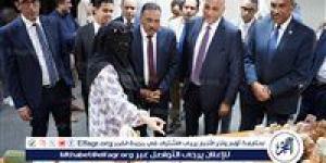 محافظ مطروح يكرم مسؤولي المرأة بمركز التنمية المستدامة ويشيد بالمنتجات البيئية - هرم مصر