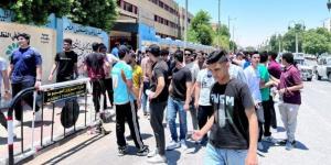 بدء توافد طلاب الثانوية العامة 2025 «النظام القديم» على اللجان الامتحانية - هرم مصر