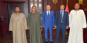 محافظ الأقصر يستقبل أهالي «الحميدات شرق» بإسنا.. مطالب حيوية لتحسين الخدمات الأساسية - هرم مصر
