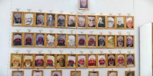 لوحة شرفية تضم صور وأسماء مشايخ الأزهر بمعرض الإسكندرية الدولي للكتاب - هرم مصر