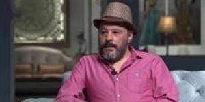 عمرو عبدالجليل يسخر من مها الصغير بعد أزمة سرقة اللوحات: "الستات بيعرفوا يكدبوا" - هرم مصر