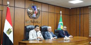 اجتماع موسع بالمنيا لمناقشةآليات تحديث منظومةتراخيص المحال العامة - هرم مصر