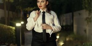 أحمر الشفاه يكمل أناقة إلهام عبد البديع بالبذلة الرجالية - هرم مصر