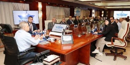 أسامة ربيع يستقبل وفدا رفيع المستوى من “ميرسك”.. ويدعو لتعديل جداول إبحارها والعودة للعبور من قناة السويس.. ويؤكد:  التحديات الراهنة بمنطقة البحر الأحمر كشفت أهميتها - هرم مصر