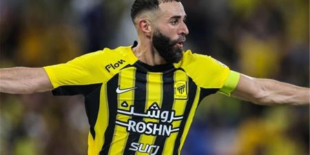 شاهد .. بنزيما يرفع كأس خادم الحرمين الشريفين - هرم مصر