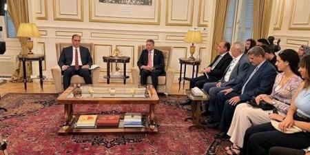 فرص استثمارية.. نائب وزير الخارجية يلتقي أبناء الجالية المصرية في اليونان - هرم مصر
