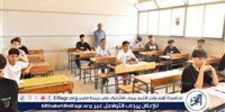 طلاب وطالبات الشهادة الإعدادية يؤدون امتحاني الهندسة والكمبيوتر فى أسيوط اليوم - هرم مصر