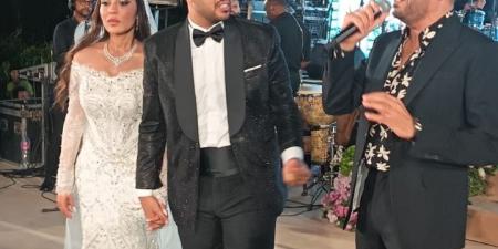 محمد حماقي يتألق فى حفل زفاف محمد شاهين ورشا الظنحاني - هرم مصر