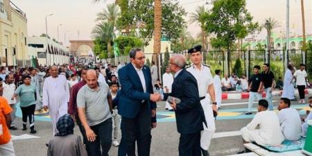 محافظ قنا يؤدي صلاة عيد الأضحى بمسجد سيدي عبد الرحيم القنائي - هرم مصر