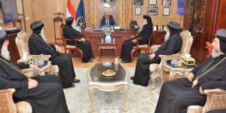 الأنبا باسيليوس يهنئ مساعد وزير الداخلية مدير أمن المنيا بعيد الأضحى المبارك - هرم مصر