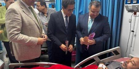 محافظ القليوبية ورئيس جامعة بنها يشاركان المرضى فرحة العيد بالمستشفى الجامعي - هرم مصر