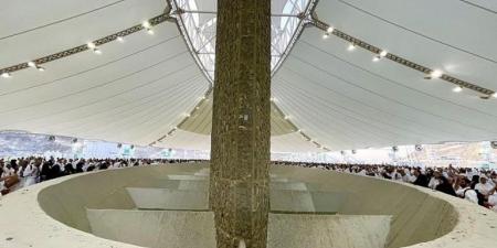 حجاج بيت الله الحرام يتوجهون لرمي جمرة العقبة الكبرى - هرم مصر