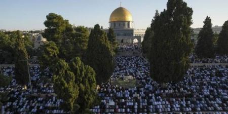 آلاف الفلسطينيين يؤدون صلاة عيد الأضحى في المسجد الأقصى - هرم مصر
