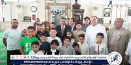 محافظ مطروح يؤدي صلاة العيد وسط الأهالي بالمسجد الكبير - هرم مصر