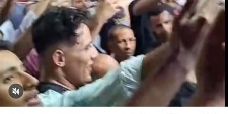 بهذه الطريقه.. أحمد العوضى يحتفل بالعيد مع أهل منطقته فى عين شمس - هرم مصر