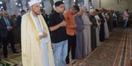 محافظ الغربية يؤدي صلاة الجمعة في مسجد السيد البدوي بأول أيام عيد الأضحى - هرم مصر