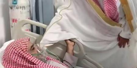 محافظ الخرمة يزور المرضى المنومين ويهنئهم بالعيد - هرم مصر