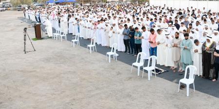 أهل الكويت يؤدون صلاة عيد الأضحى وسط أجواء روحانية مفعمة بالإيمان - هرم مصر
