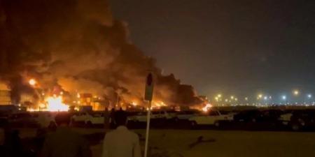 اندلاع نيران هائلة في السوق القديم لمدينة بندر عباس جنوب إيران - هرم مصر