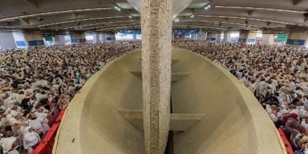 حجاج القرعة يواصلون رمي الجمرات خلال أيام التشريق - هرم مصر