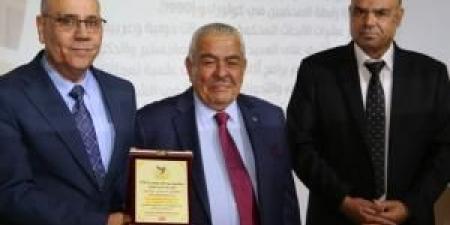 مبادرة "عجلونيون أبدعوا" تكرم عميد الإعلام بجامعة البترا الدكتور علي نجادات - هرم مصر