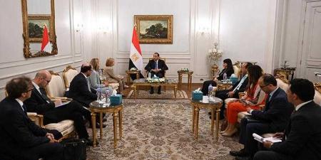 رئيس الوزراء يلتقي نائب رئيس بنك الاستثمار الأوروبي والوفد المرافق لها - هرم مصر