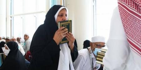 وصول طلائع الحجاج الإيرانيين إلى مطار عرعر - هرم مصر