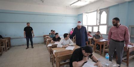 رئيس قطاع المعاهد الأزهرية ووكيلاه يتفقدون امتحان النحو لطلاب القسم العلمي - هرم مصر