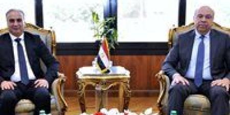 رئيس جهاز حماية المستهلك يلتقي وزير الطيران المدني لبحث سُبل التعاون بين الجانبين - هرم مصر