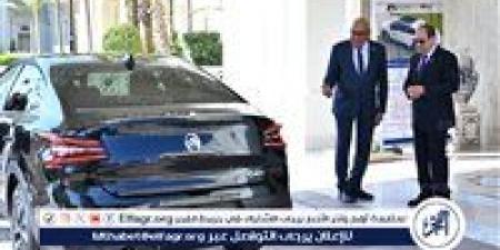 الرئيس السيسي يتفقد سيارات "سيتروين C4X" المصنعة محليًا.. ويؤكد دعم توطين الصناعة وزيادة التصدير - هرم مصر