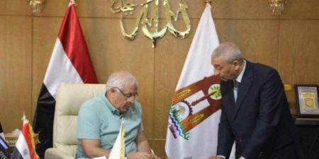 أخبار الوادي الجديد: بنسبة نجاح 90.1 ٪.. المحافظ يعتمد نتيجة الشهادة الإعدادية ويعلن أسماء الأوائل - هرم مصر