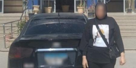 القبض على فتاة طمست لوحات سيارتها بالقاهرة| فيديو - هرم مصر