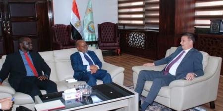 فاروق يناقش مع خبراء دوليين سبل تحقيق الأمن الغذائي في إفريقيا - هرم مصر
