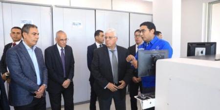 وزير التعليم العالي يتفقد مركز العربي للبحوث والتطوير ببنها ويشيد بالتعاون الصناعي الأكاديمي - هرم مصر
