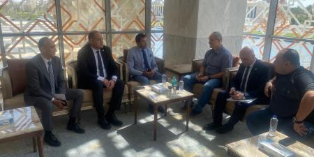 وزير الشباب يلتقي رئيس اتحاد رفع الأثقال - هرم مصر