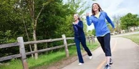 100 دقيقة مشى تقلل آلام الظهر المزمنة.. دراسة توضح - هرم مصر