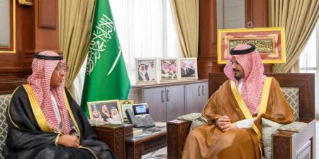أمير المدينة يطَّلع على تقرير الإلزام البيئي - هرم مصر
