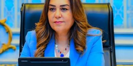 وزيرة التنمية المحلية مبادرة وطنية تستهدف 400 ألف مواطن بـ 20 محافظة #الجمهورية_أون_لاين #الجمهورية #أخبار_مصر #التنمية_المحلية #حياة_كريمة #المسئولية_المجتمعية #السكن_الكريم #رئاسة_الوزراء #مصر_الخير #الأورمان #تمكين_الريف #تحيا_مصر - هرم مصر