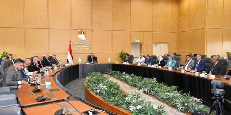 وزير الإسكان يوجه رؤساء المدن الجديدة بضرورة ترشيد استهلاك الطاقة والمياه - هرم مصر