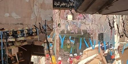 استخراج جثمان طفل من أسفل أنقاض عقار حدائق القبة - هرم مصر