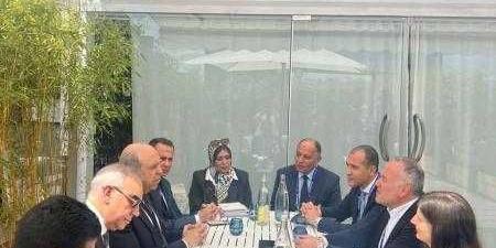 وزير الطيران يلتقي عددًا من مسئولي كبرى الشركات العالمية المتخصصة في إدارة وتشغيل المطارات - هرم مصر