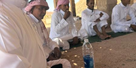 قيادات الجبهة الوطنية بجنوب سيناء تؤدي صلاة الجمعة مع أهالي وادي خريزة - هرم مصر