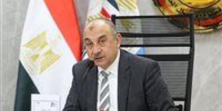 وزير قطاع الأعمال يجتمع برؤساء الشركات القابضة لمتابعة مشروعات التطوير والشراكة والاستثمار - هرم مصر