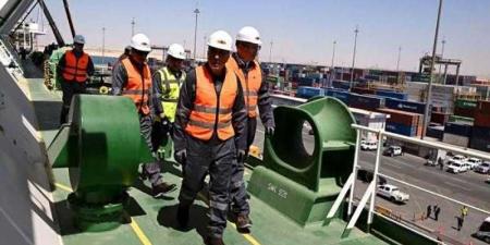 رئيس الوزراء يستهل جولته بميناء العين السخنة بتفقد سفينة تغييز الغاز الطبيعي المسال ”Energos Eskimo” - هرم مصر